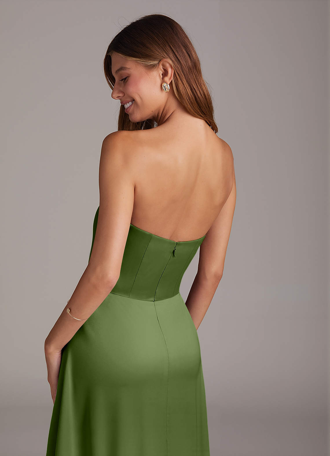 Azazie Wren Vestidos de damas de honor Vestido de Enebro de Satén Elástico de Corte en A Convertible con Sin tirantes image3