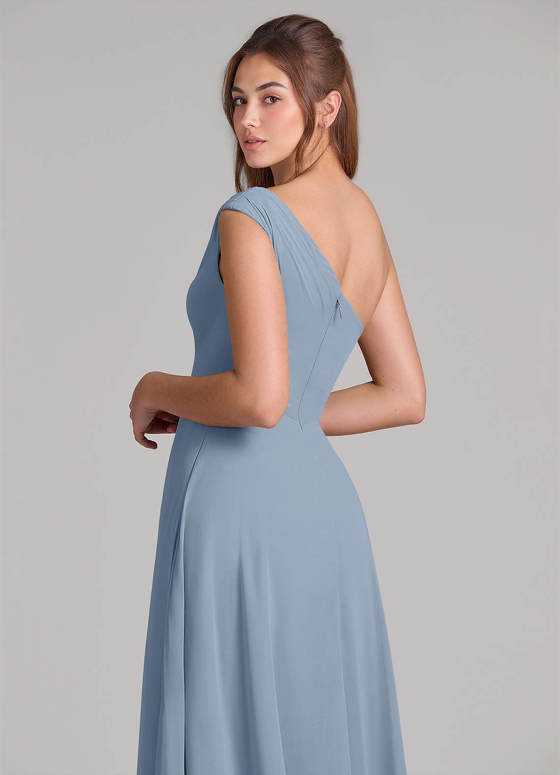 Azazie Melanie Essayer des robes à la maison Robe Trapèze en Mousseline de soie Épaule décolletée Bleu Poussiéreux image1