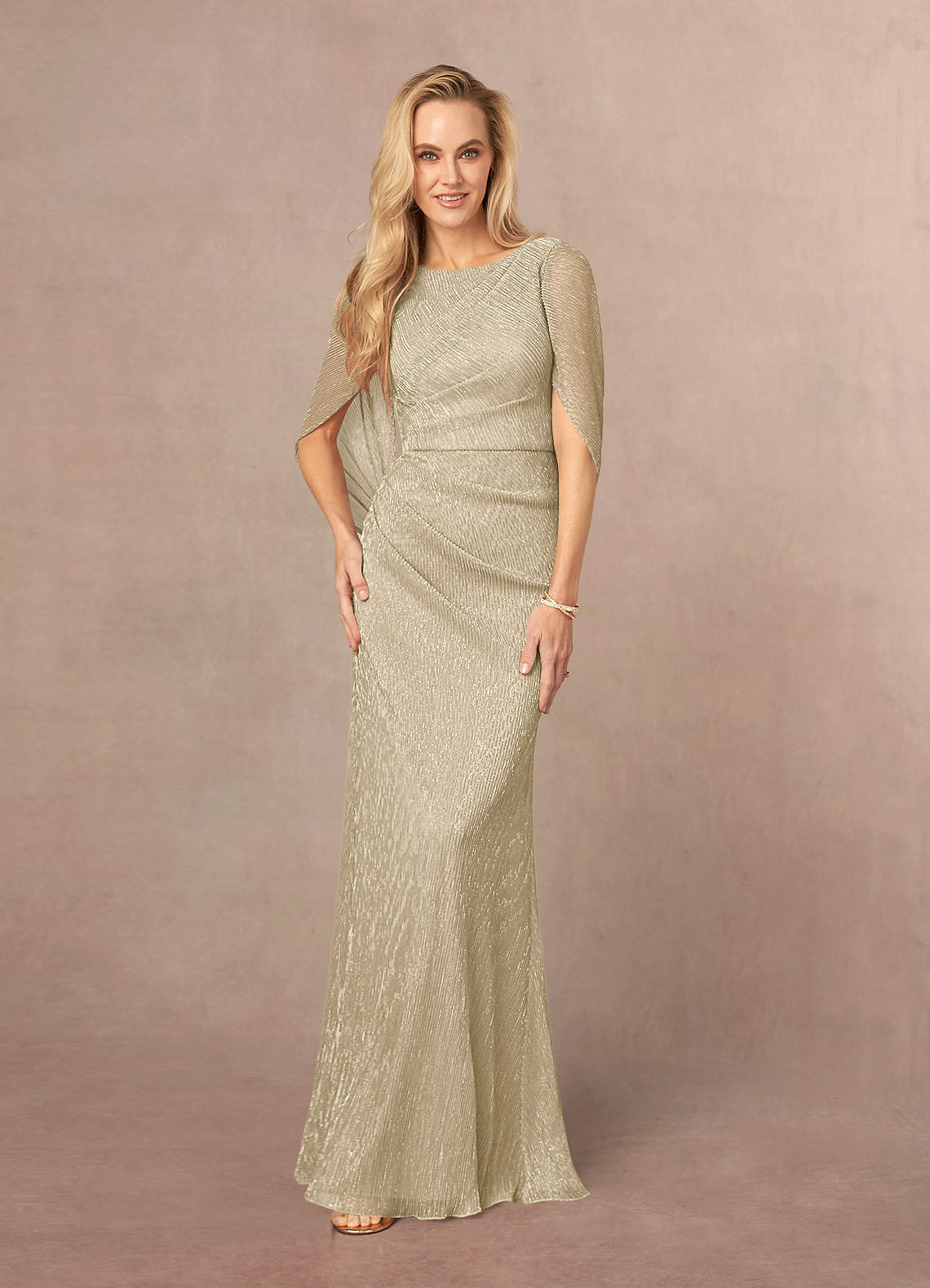 Azazie Paige Mère de la mariée Robes Robe Fourreau en Maille métallique Cape plissée Champagne Or image1
