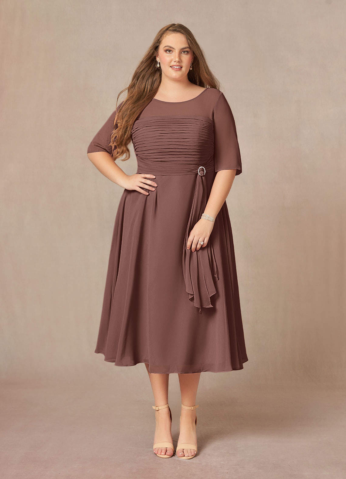 Azazie Naomi Mère de la mariée Robes Robe Trapèze en Mousseline de soie Col bateau plissé Expresso image1