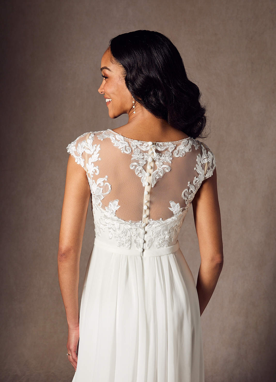 Azazie Brynslee Abiti da Sposa Abito A-Line in Chiffon con Scollo a U e Paillettes Bianco Diamante image4