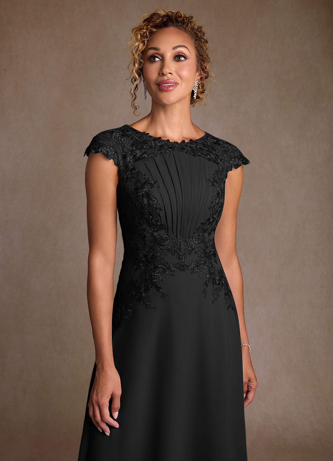 Azazie Crista Mère de la mariée Robes Robe Trapèze en Mousseline de soie Dentelle Noir image4