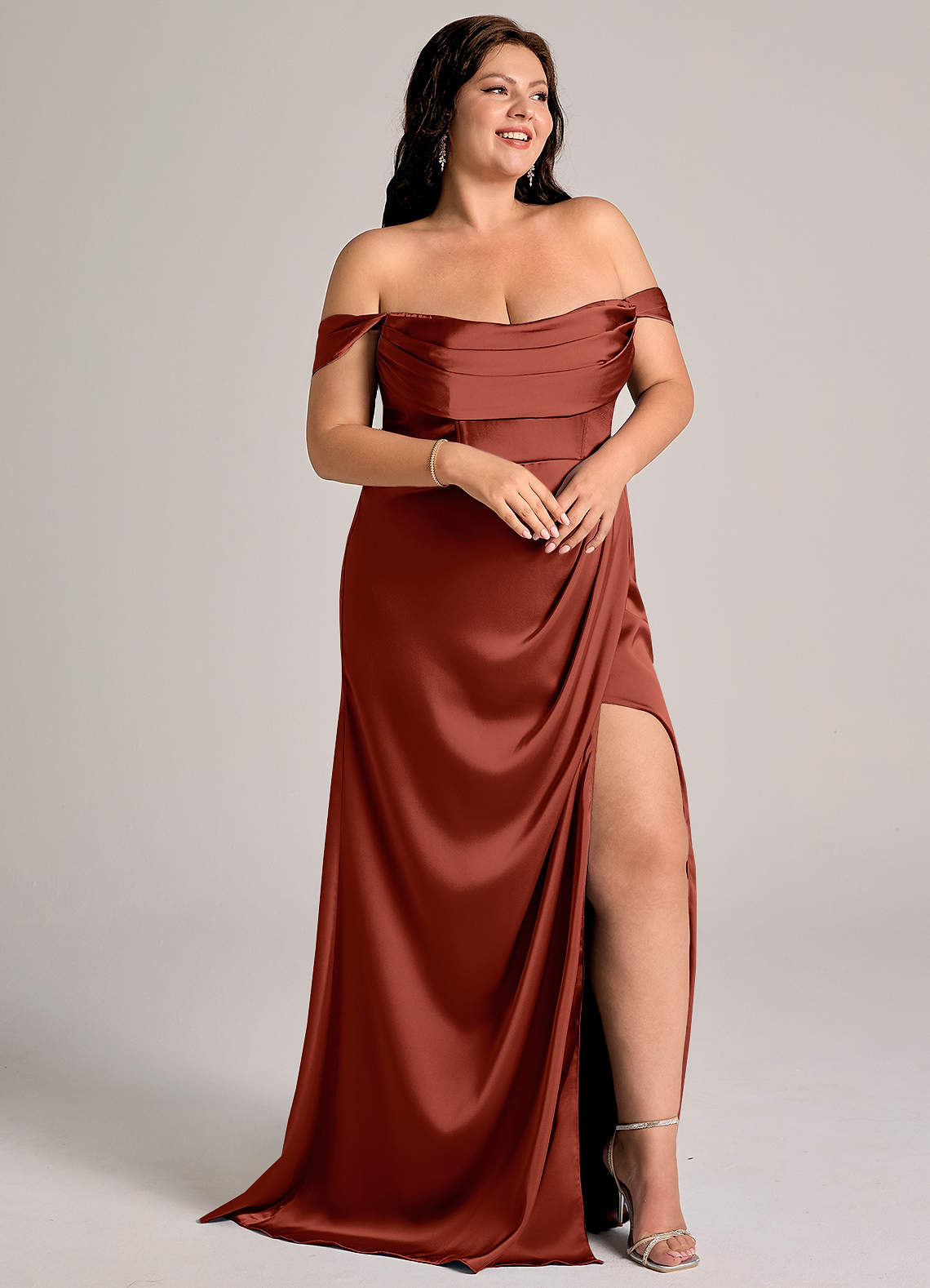 Azazie Johana Robes de demoiselle d'honneur Robe Sirène Convertible en Satin extensible Épaule décolletée Terracotta image10