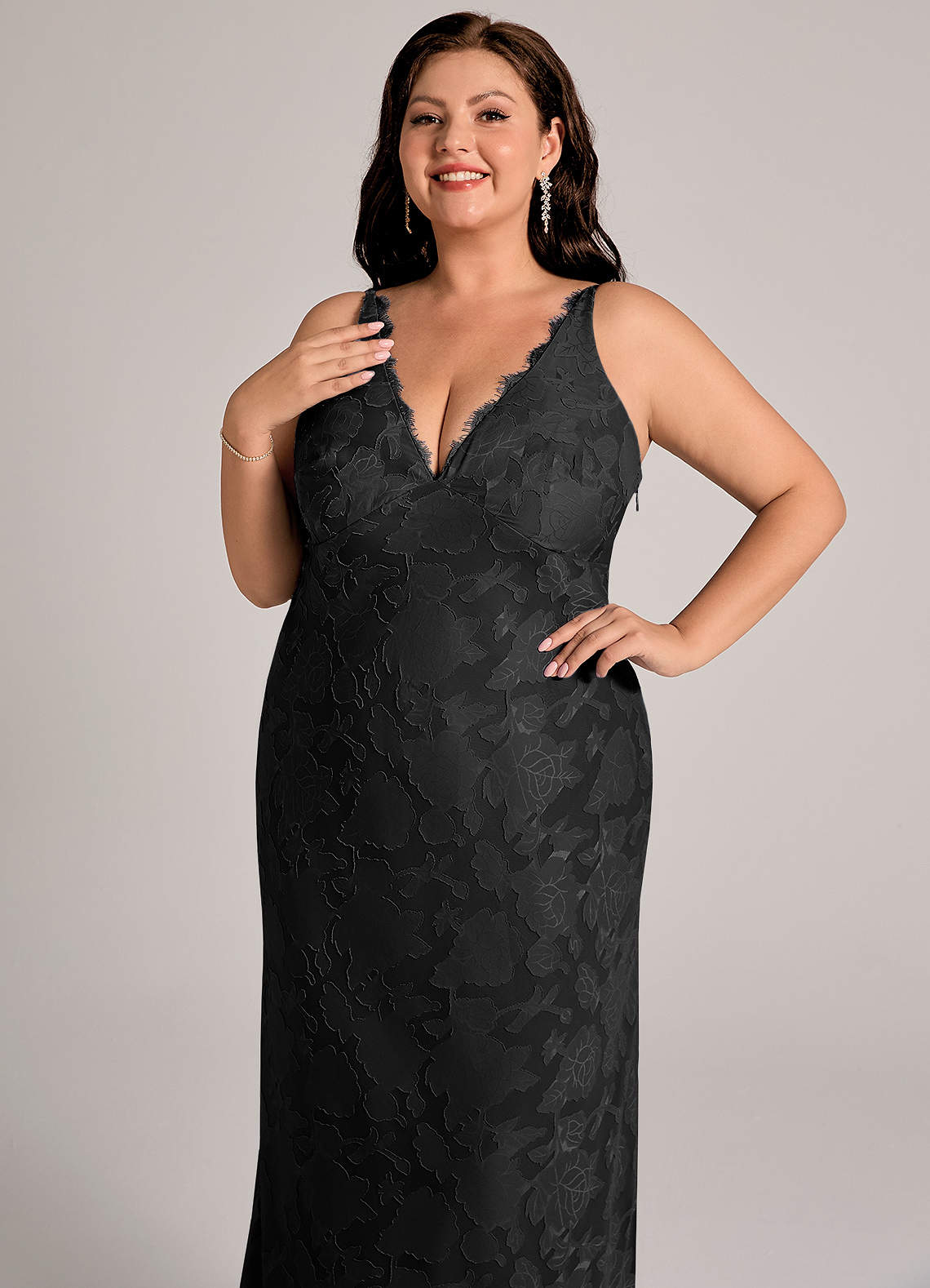 Azazie Tianna Vestidos de damas de honor Vestido de Negro de Devorado Floral de Corte Recto con Encaje image11