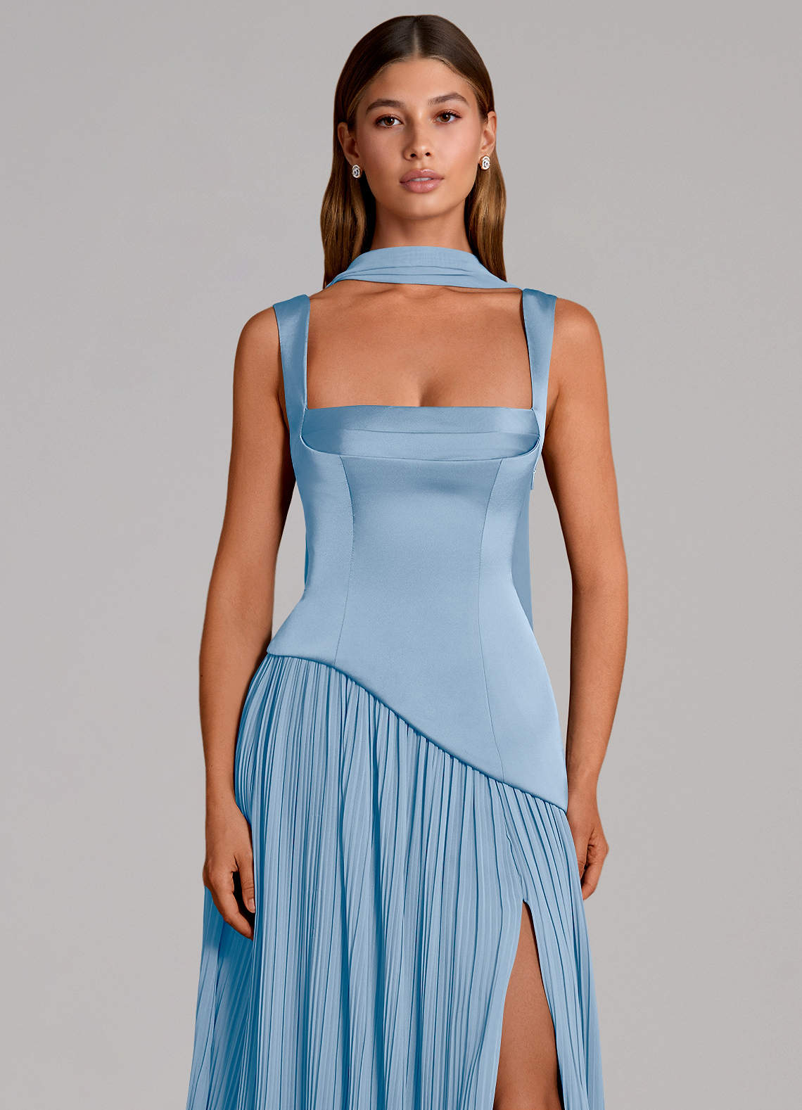 Azazie Stephanie Robes de demoiselle d'honneur Robe Trapèze en Satin extensible Plissée Poudre Bleue image5