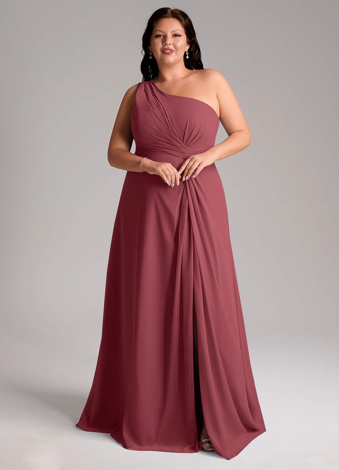 Azazie Brooke Vestidos de damas de honor Vestido de Merlot de Gasa de Corte en A con Hombro unilateral image9