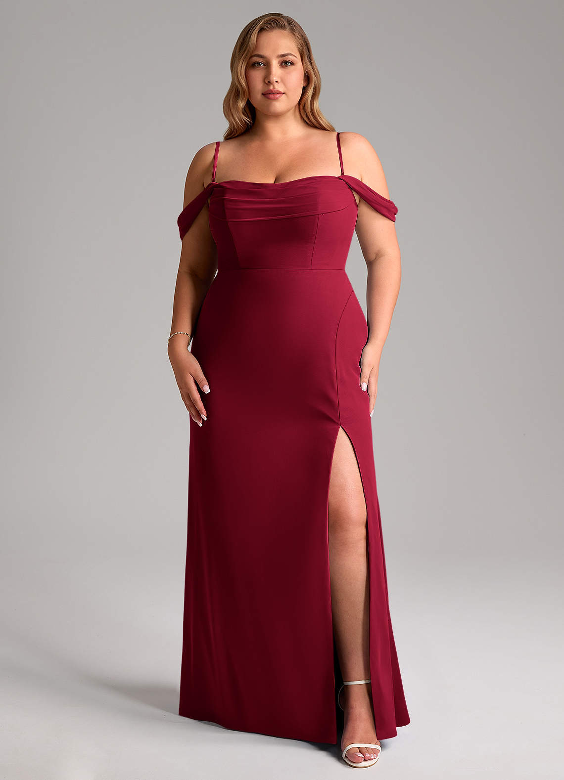 Azazie Saige Vestidos de madrinha de casamento Vestir Borgonha de Chiffon de Linha A com Fora do ombro image13