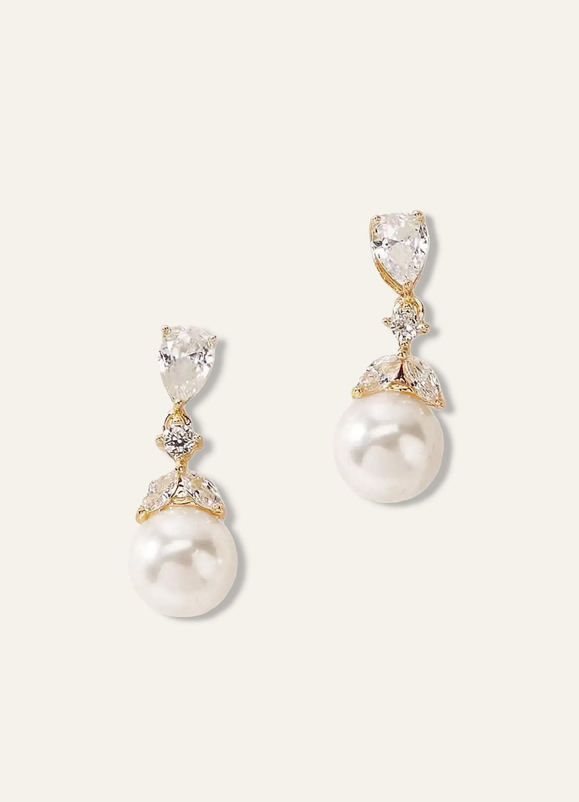 front Smyckeset med pärlor och zirkoniasten