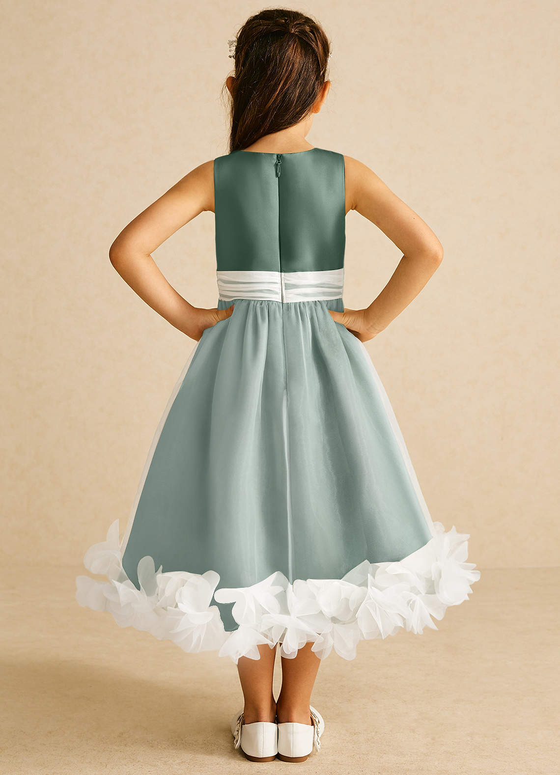 Azazie Stardust Blumenmädchenkleider A-Linie ärmellos Organza Kleid Eukalyptus image3