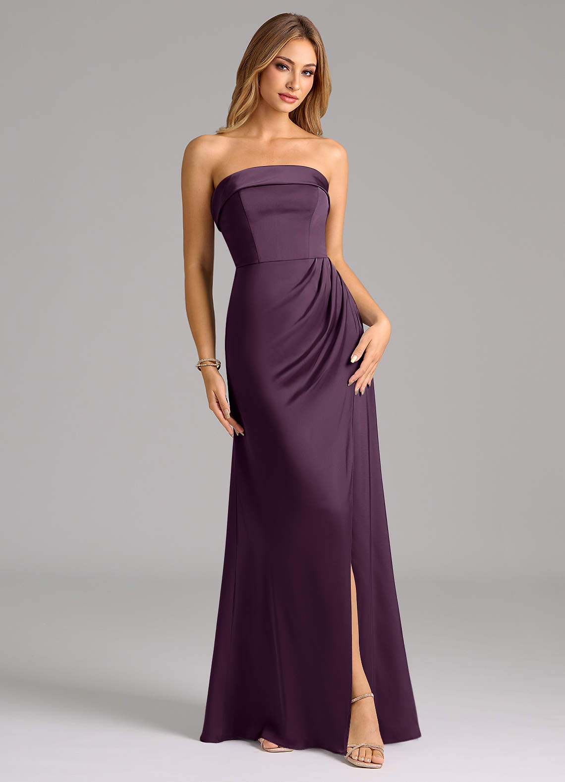 Azazie Aretha Robes de demoiselle d'honneur Robe Trapèze Convertible en Satin extensible Sans bretelle Prune image1