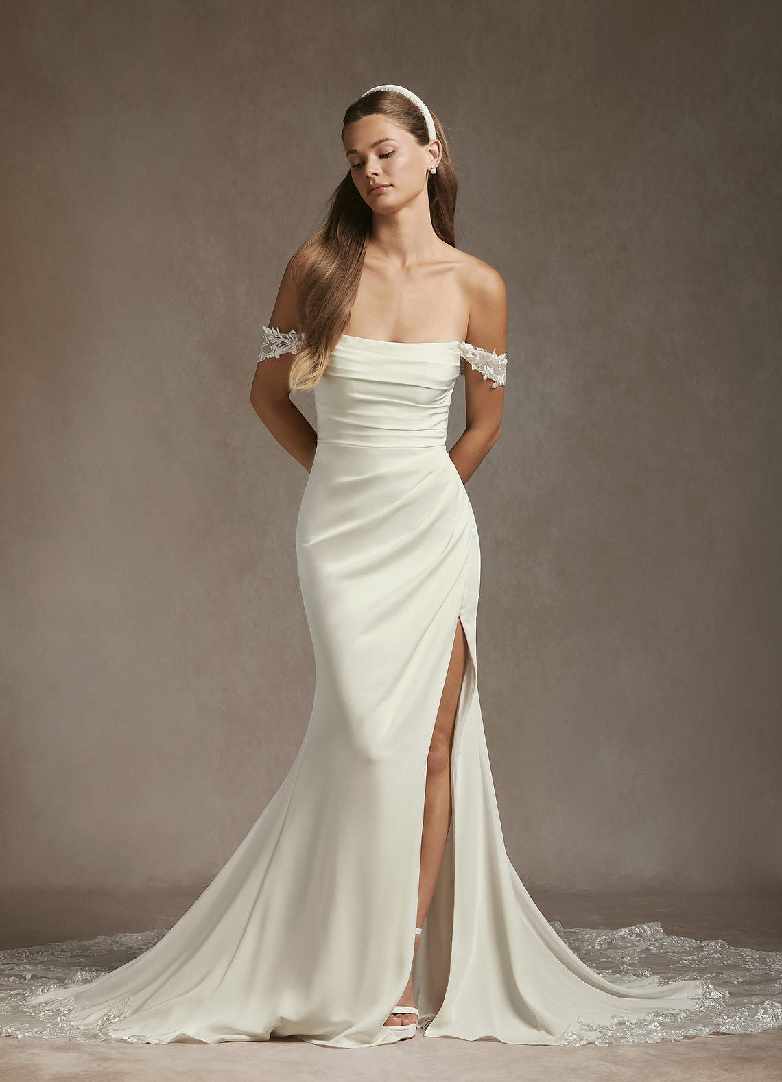Azazie Rosalia Vestidos de novia Vestido de Crema de Satén con cara trasera de crepé de Corte Sirena con Lentejuelas Off-The-Shouler image1