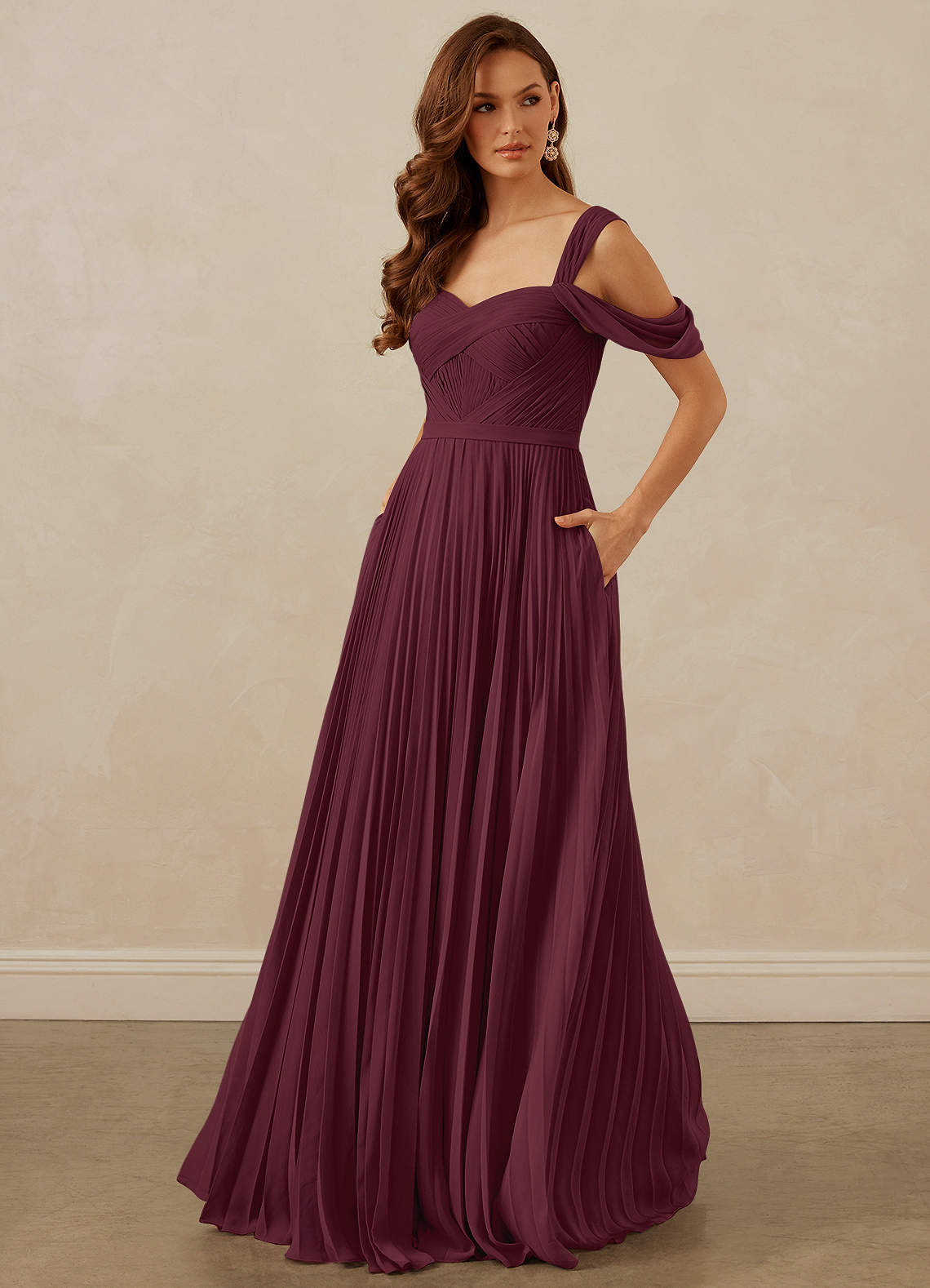 Christian Siriano Bridal for Azazie 1013 Brautjungfernkleider A-Linie Schulterfrei Chiffon Kleid Cabernetrot image1