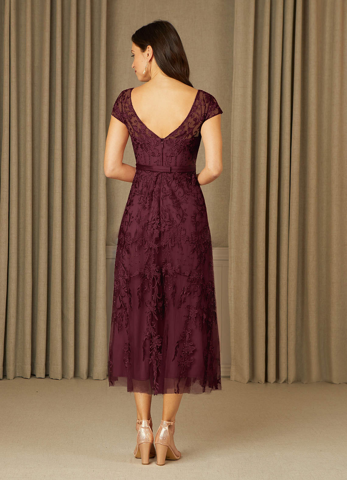 Azazie Sanna Vendita Finale Abito A-Line in Tulle in Pizzo con Scollo a U Burgundy Champagne image1