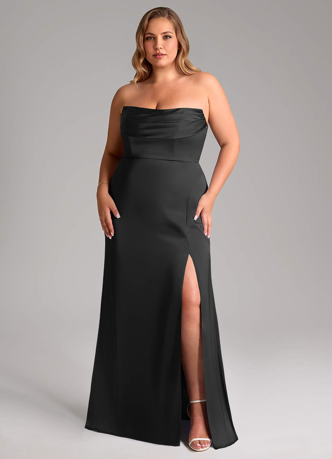 Azazie Saige Jurken voor thuis passen Jurk van Stretch Satijn met Kolom Off the Shoulder Zwart image15
