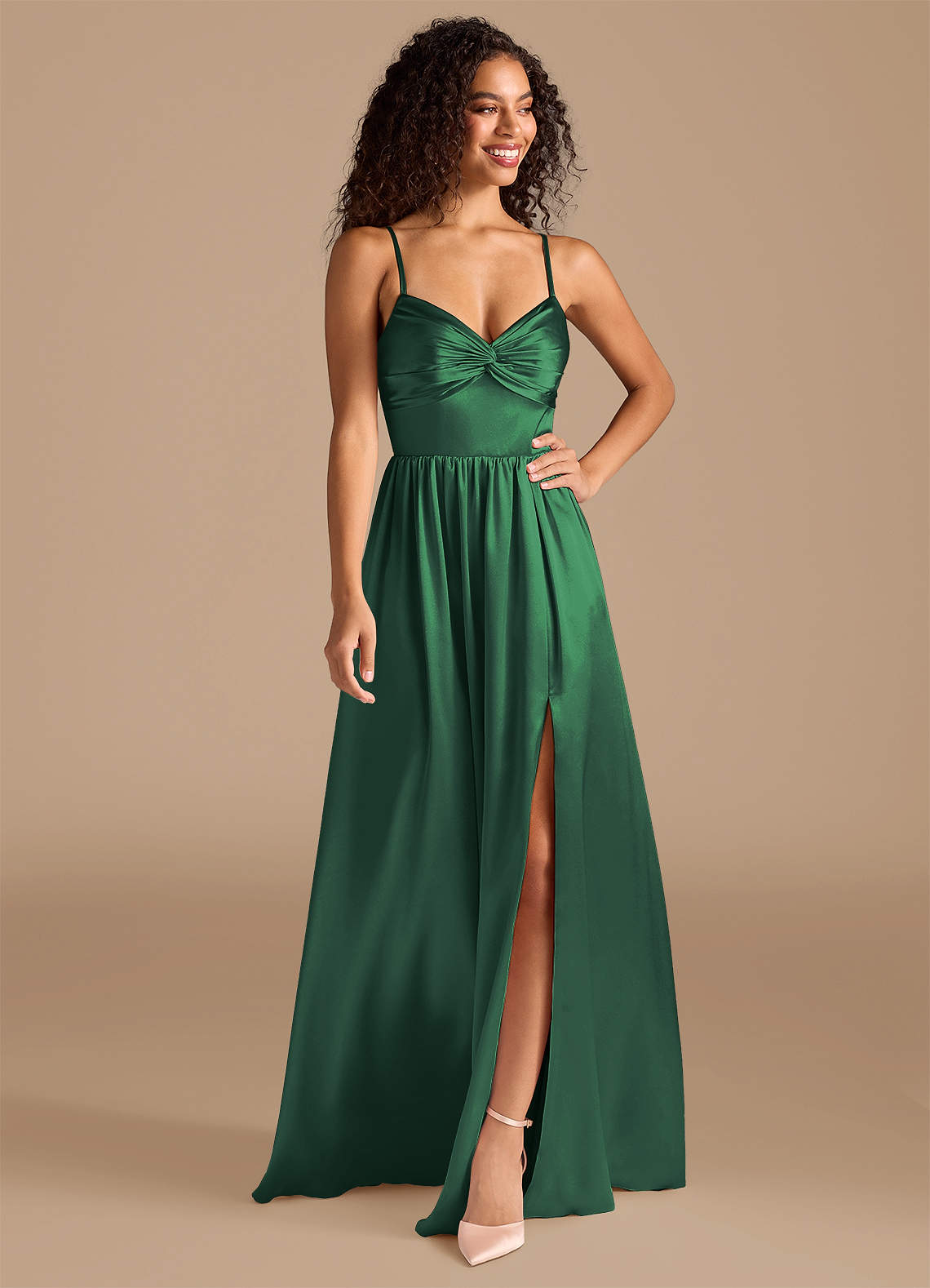 Azazie Zeya Robes de demoiselle d'honneur Robe Trapèze en Satiné métallisé Plissée Vert Foncé image1