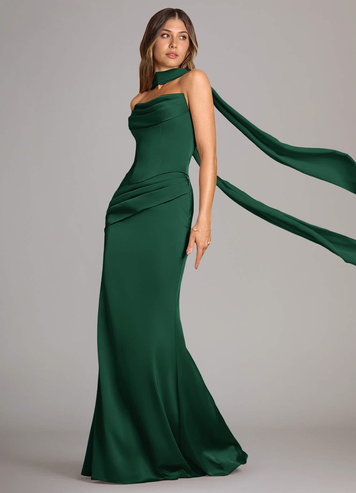 Azazie Sorrel Vestidos de damas de honor Vestido de Verde Oscuro de Satén Elástico de Corte Sirena Convertible con Sin tirantes image3