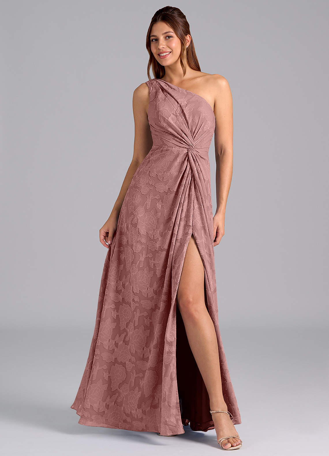 Azazie Brooke Robes de demoiselle d'honneur Robe Trapèze en Blumen-Burnout Ue épaule Rose Poussiéreuse image1