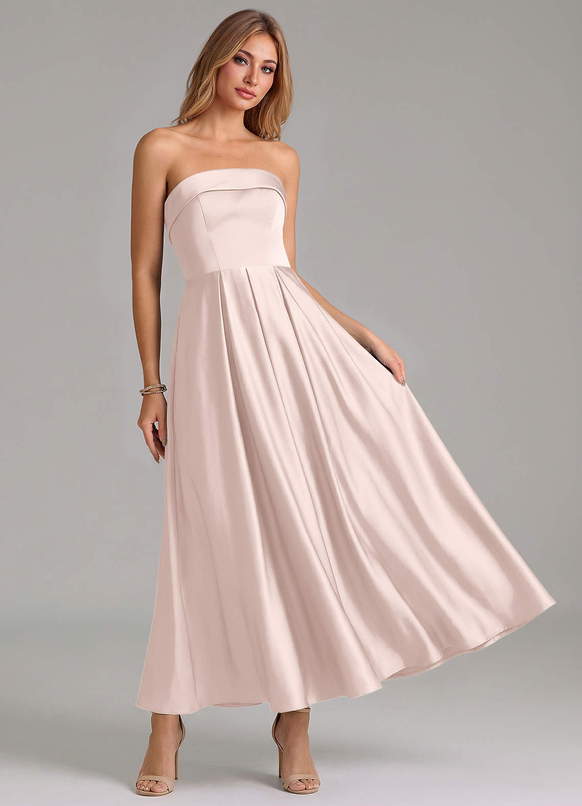 Azazie Lucienne Robes de demoiselle d'honneur Robe Trapèze en Satin extensible Plissée Rose Pâle image6