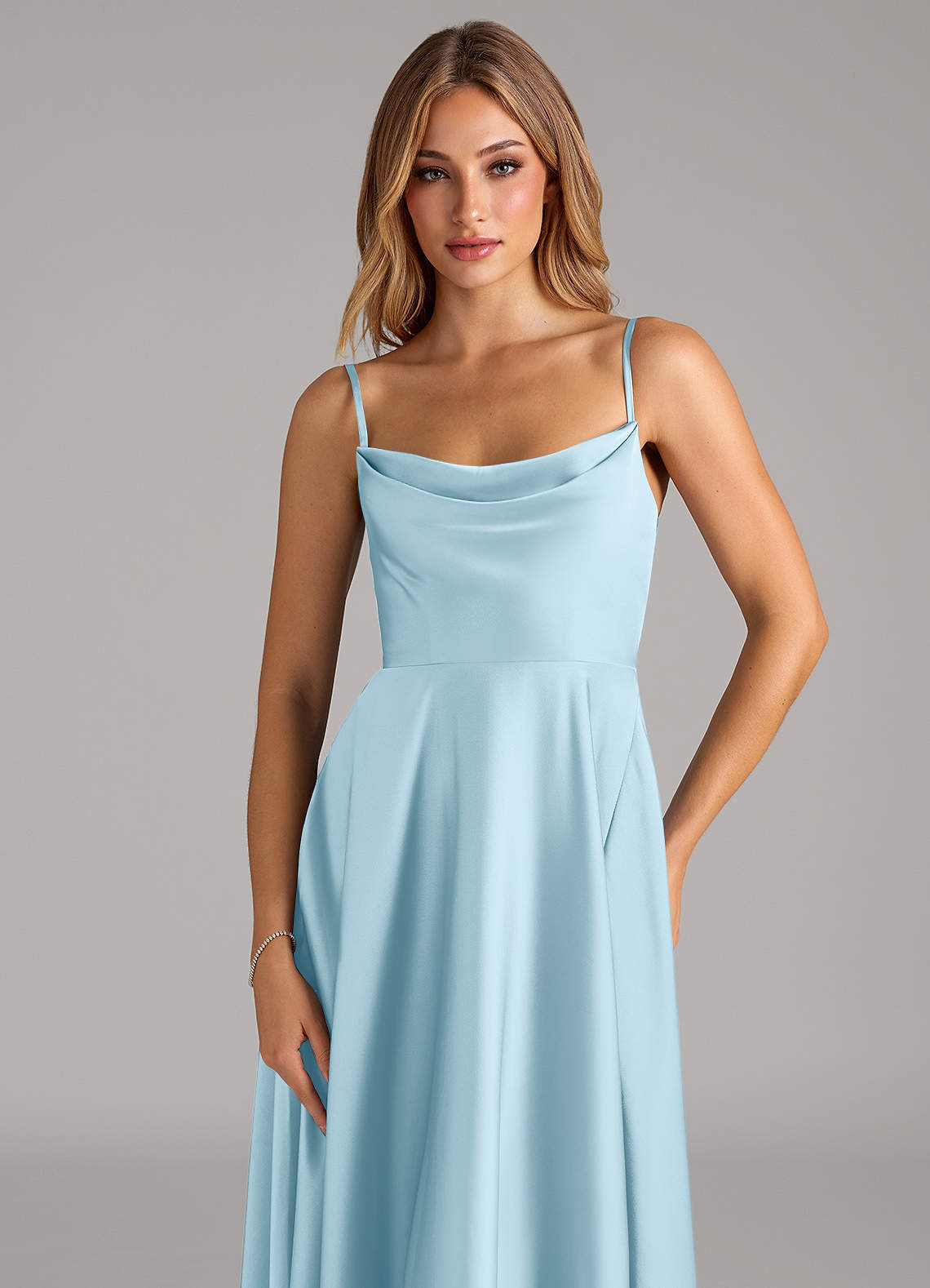 Azazie Elle Vestidos de damas de honor Vestido de Azul Cielo de Satén Elástico de Corte en A con Plisado image1