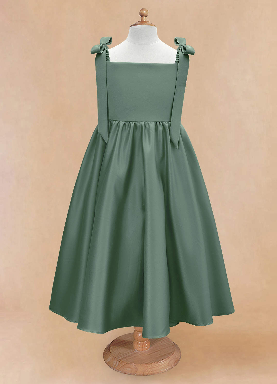 Azazie Chelsie Blumenmädchenkleider A-Linie Schleifen Matte Satin Kleid Eukalyptus image4