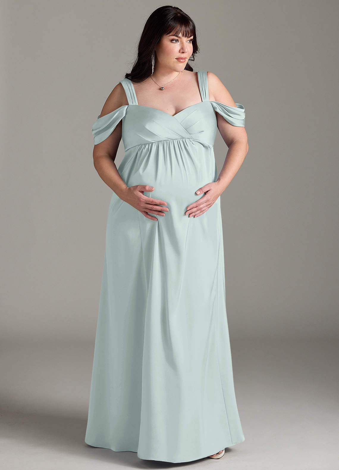 Azazie Rhea Robes de demoiselle d'honneur de maternité Robe Trapèze Épaule nue plissée Longueur ras du sol Satin extensible image1