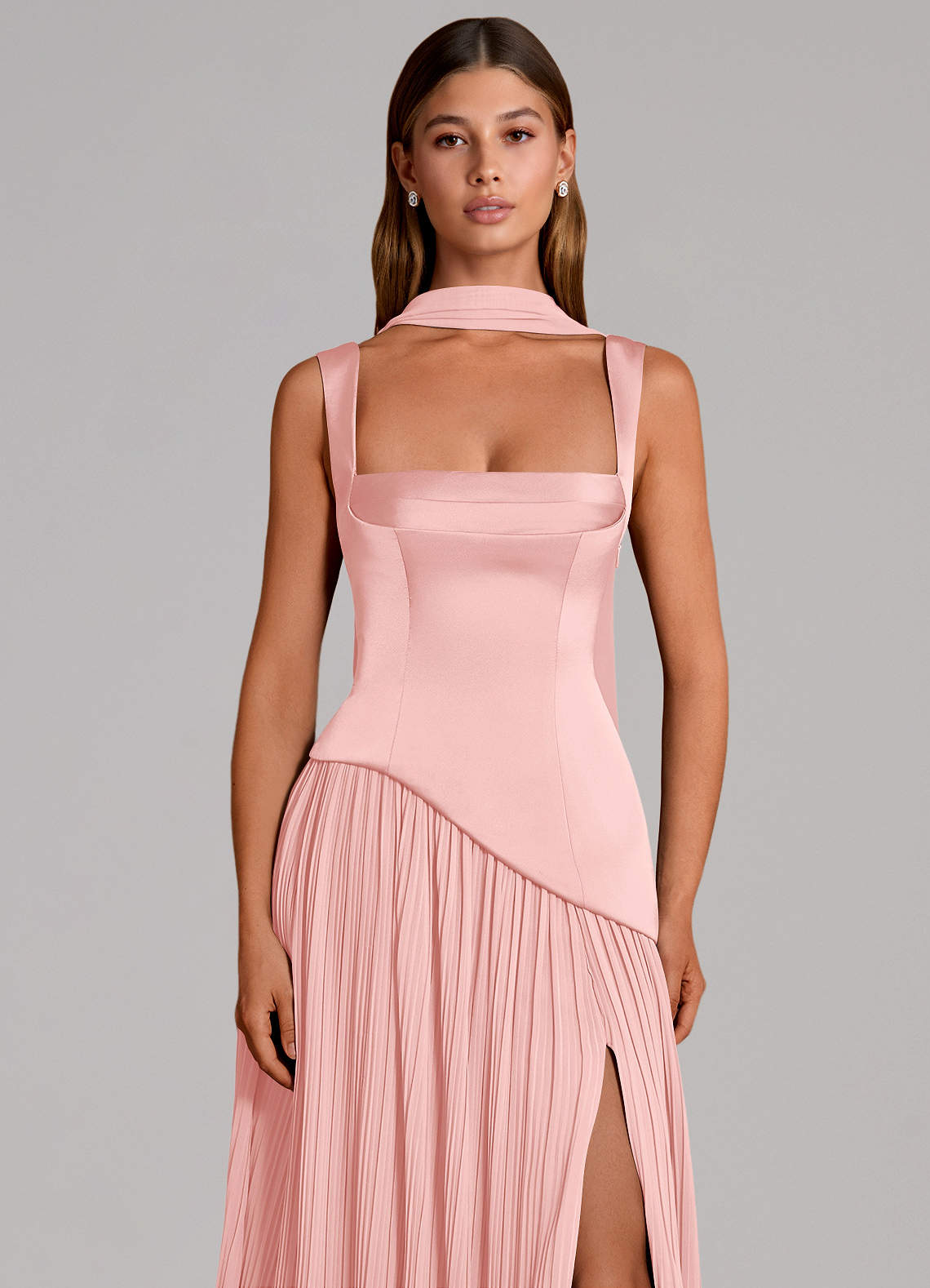 Azazie Stephanie Vestidos de damas de honor Vestido de Rosa Empolvado de Satén Elástico de Corte en A con Plisado image5