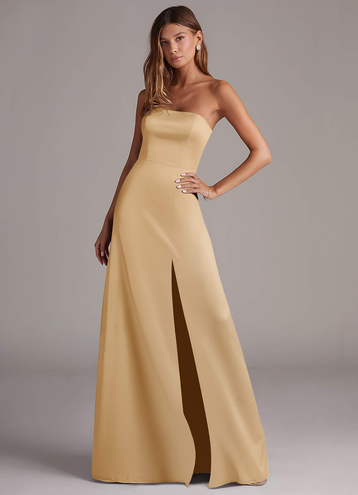 Azazie Wren Vestidos de damas de honor Vestido de Oro de Satén Elástico de Corte en A Convertible con Sin tirantes image2