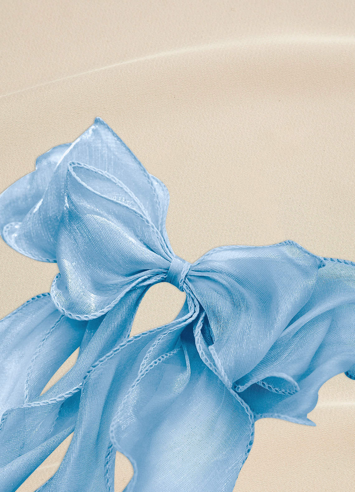 front Fluttering Streamer Hair Clip