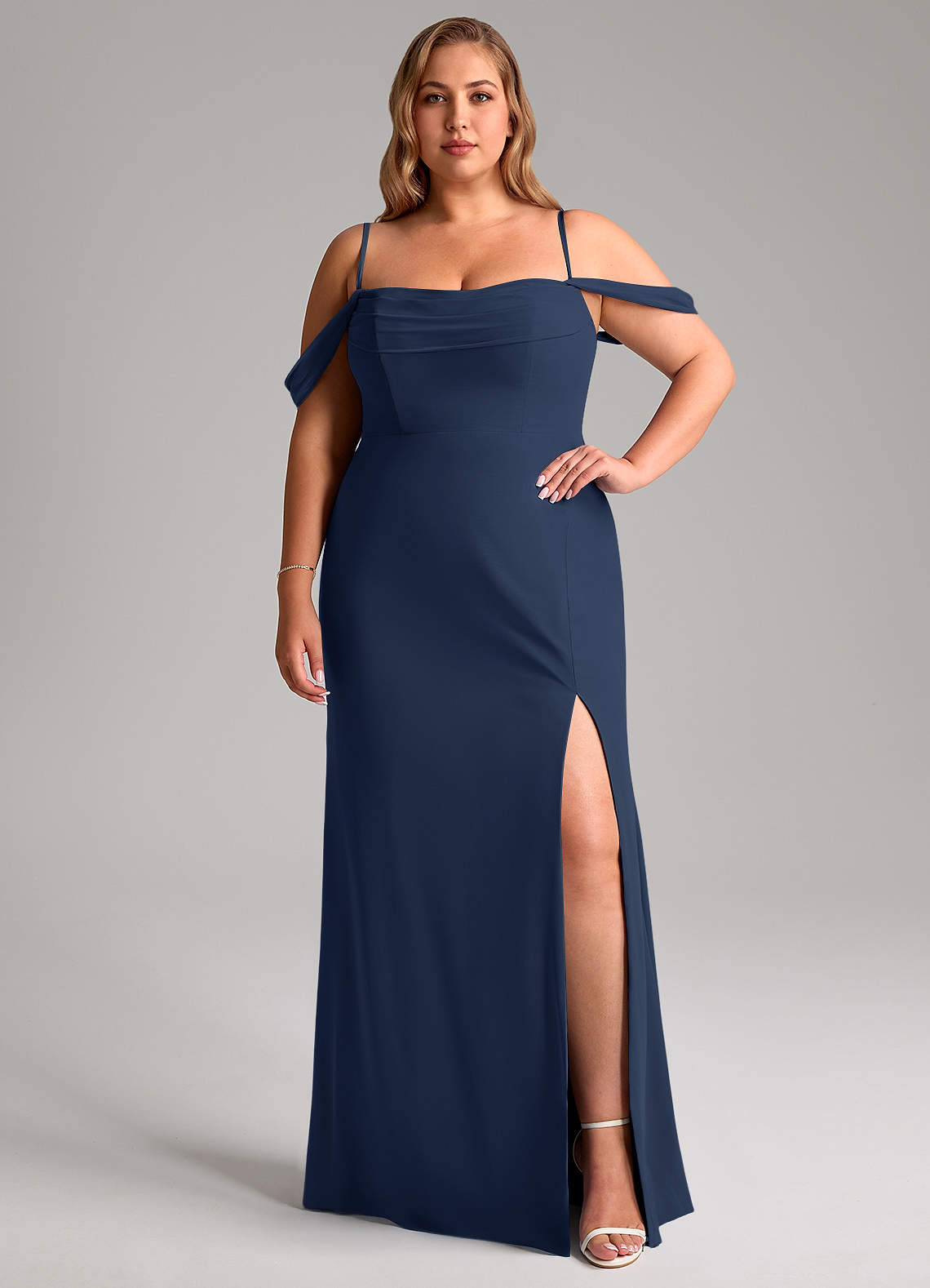 Azazie Saige Vestidos de madrinha de casamento Vestir Azul Marinho de Chiffon de Linha A com Fora do ombro image12