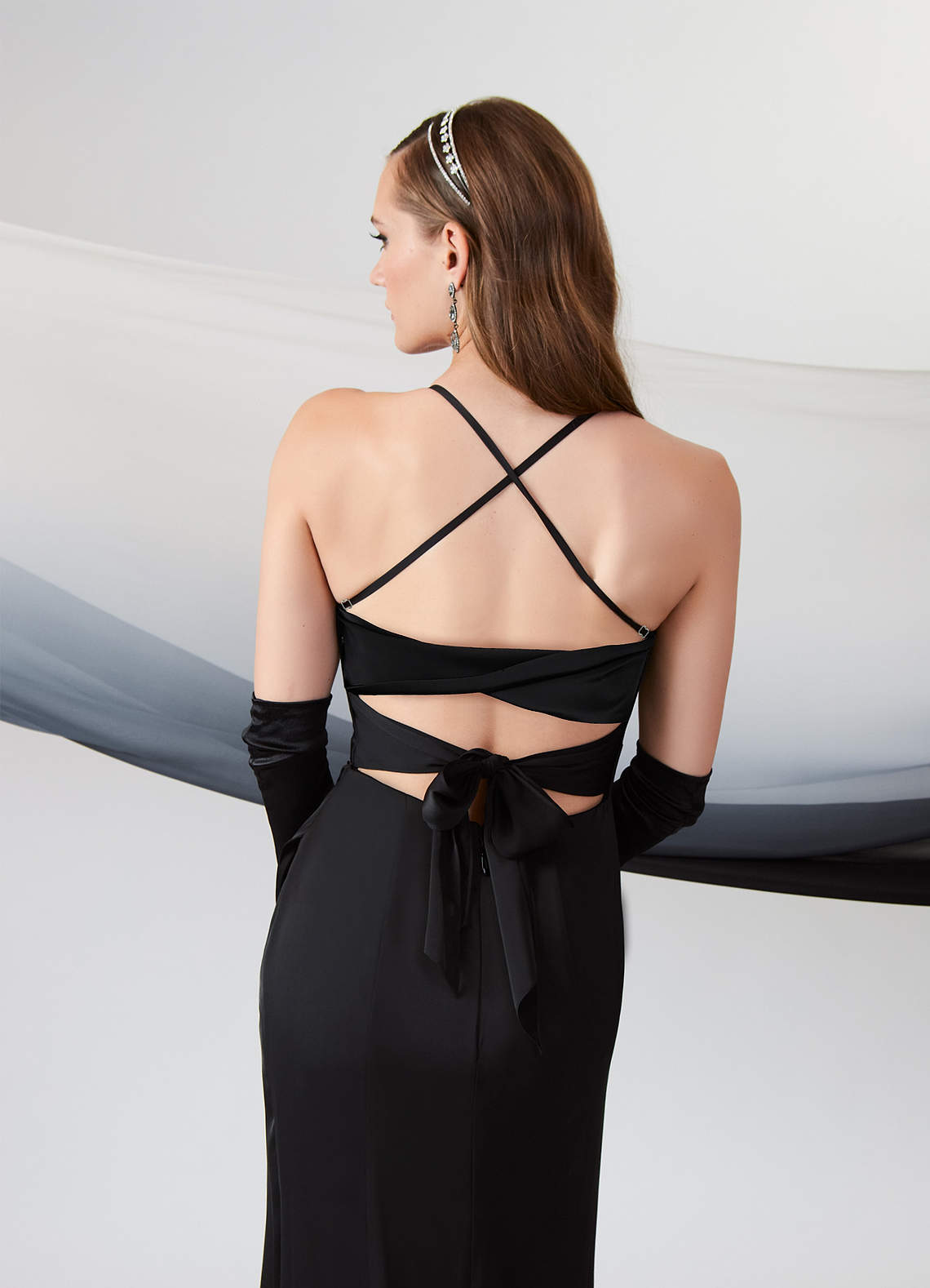 Azazie Kierra Abiti da Sposa Abito Sirena in Raso Elasticizzato Plissettato Nero image11