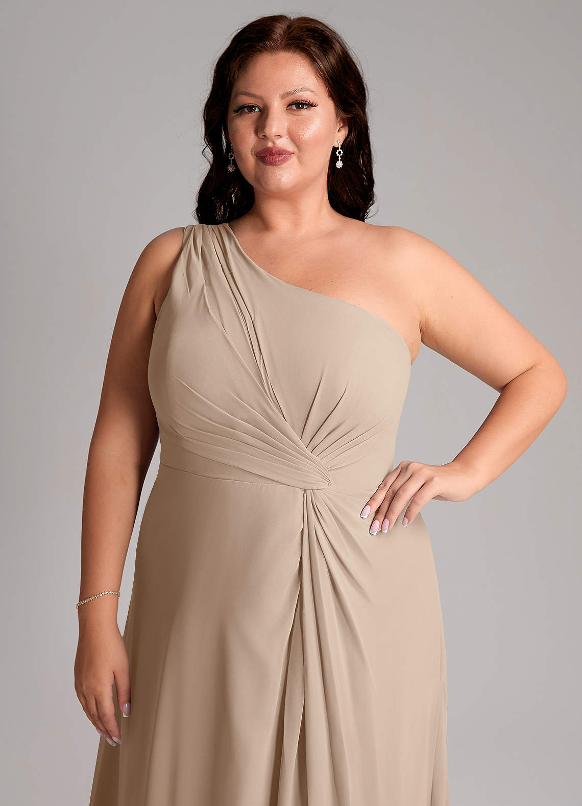 Azazie Brooke Vestidos de damas de honor Vestido de Gris Pardo de Gasa de Corte en A con Hombro unilateral image13