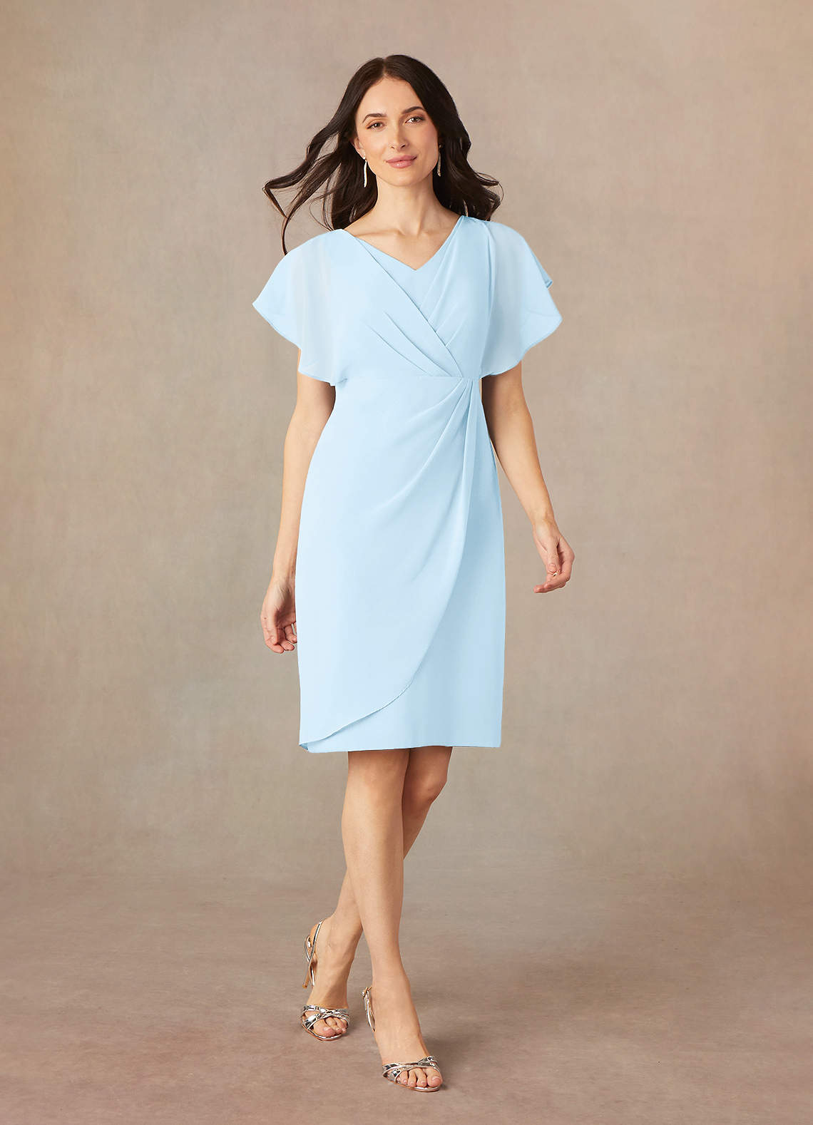 Azazie Julia Mère de la mariée Robes Robe Fourreau en Mousseline de soie Col V plissé Bleu Ciel image1