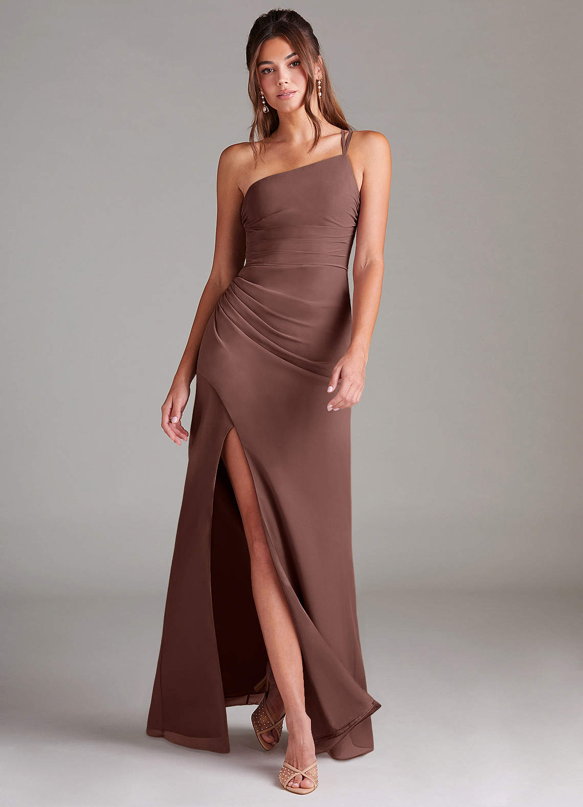 Azazie Eren Robes de demoiselle d'honneur Robe Fourreau en Mousseline de soie Ue épaule Expresso image1