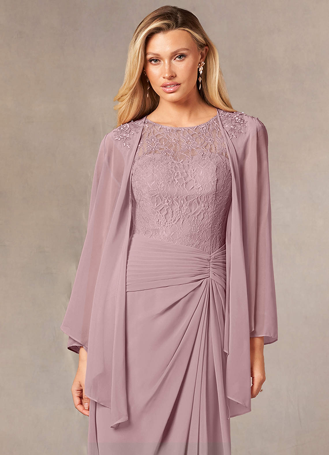 front Azazie Enveloppement En Mousseline Moxie De Couleur Assortie