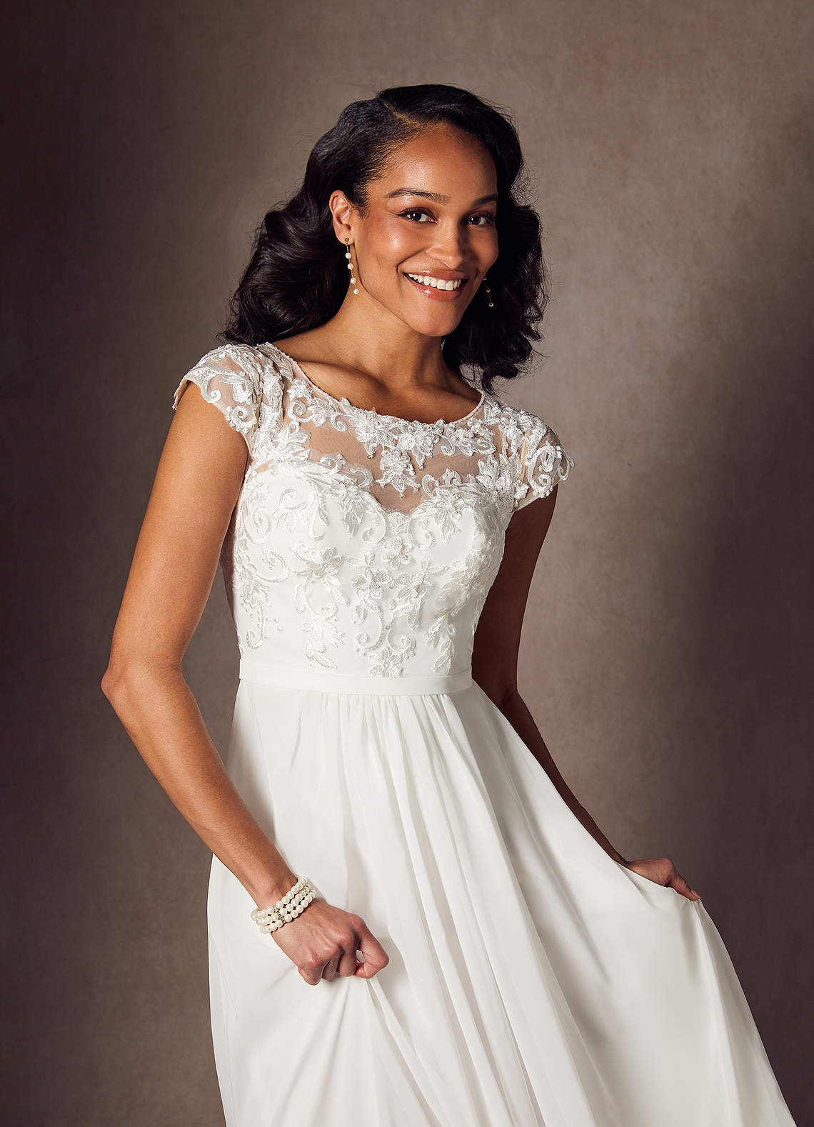 Azazie Brynslee Abiti da Sposa Abito A-Line in Chiffon con Scollo a U e Paillettes Bianco Diamante image2