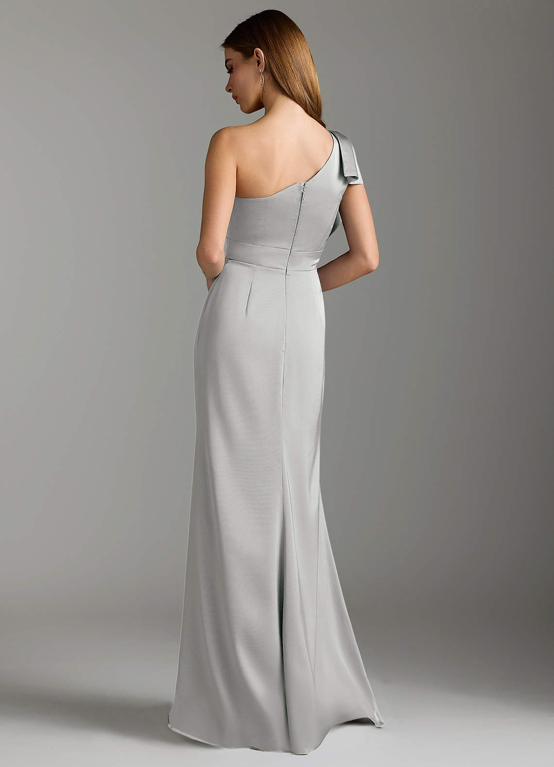 Azazie Rinna Vestidos de damas de honor Vestido de Plata de Satén Elástico de Corte Sirena con Volante image7