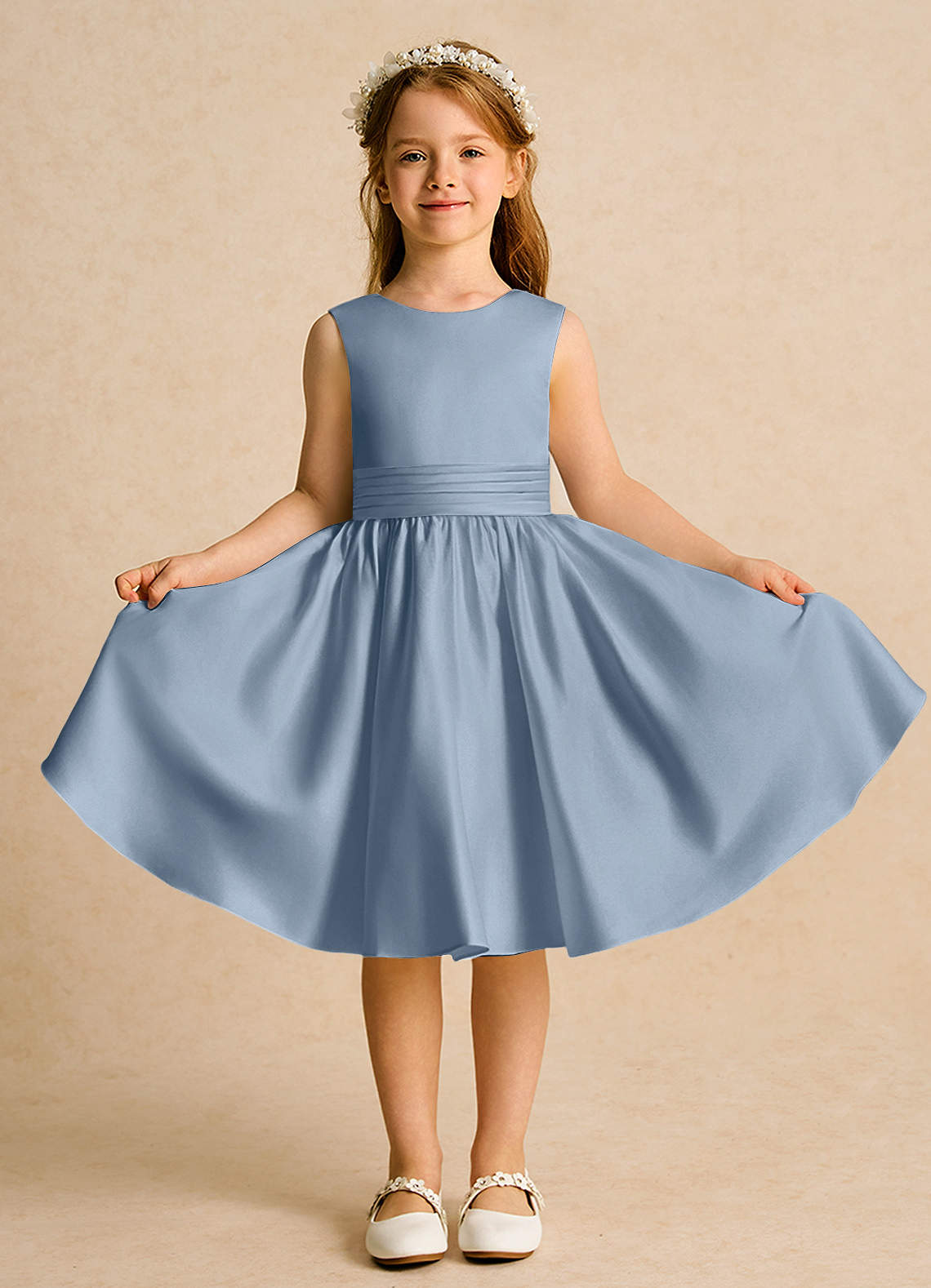 Azazie Sosie Robe Demoiselle D'honneur Fillette Robe Trapèze en Mat Satiné Plissée Bleu Poussiéreux Bleu Poussiéreux image1