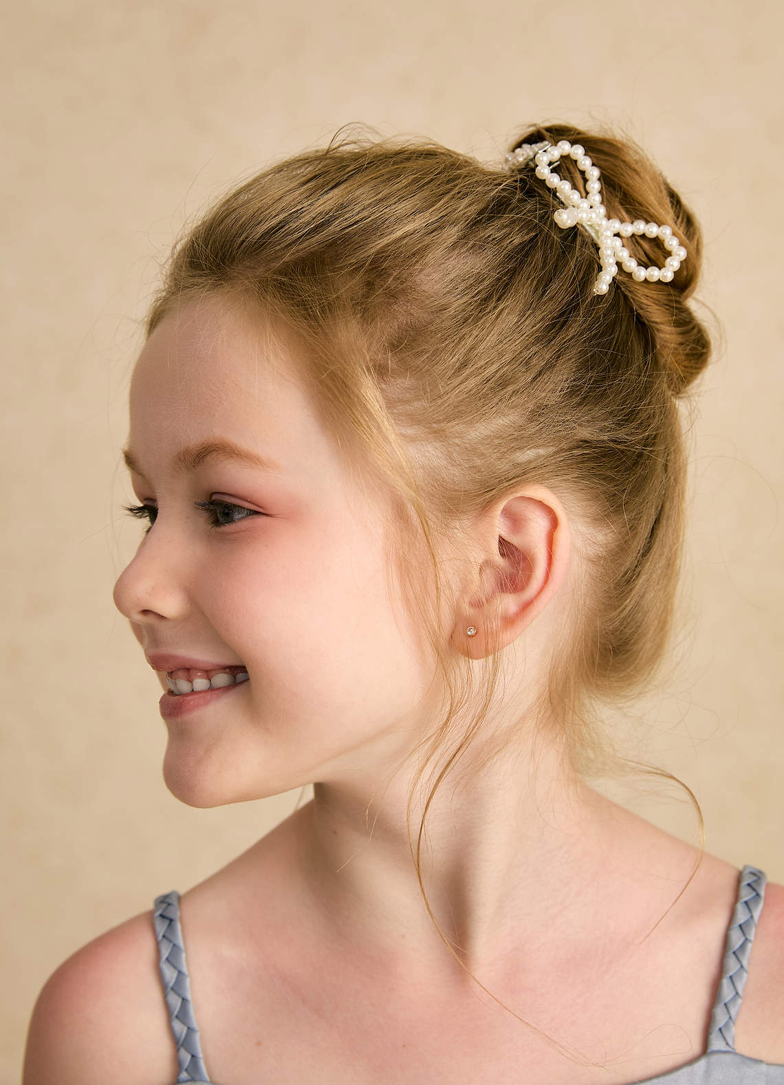 front Four-Piece Pearl Bow and Flower Hair Clip Set