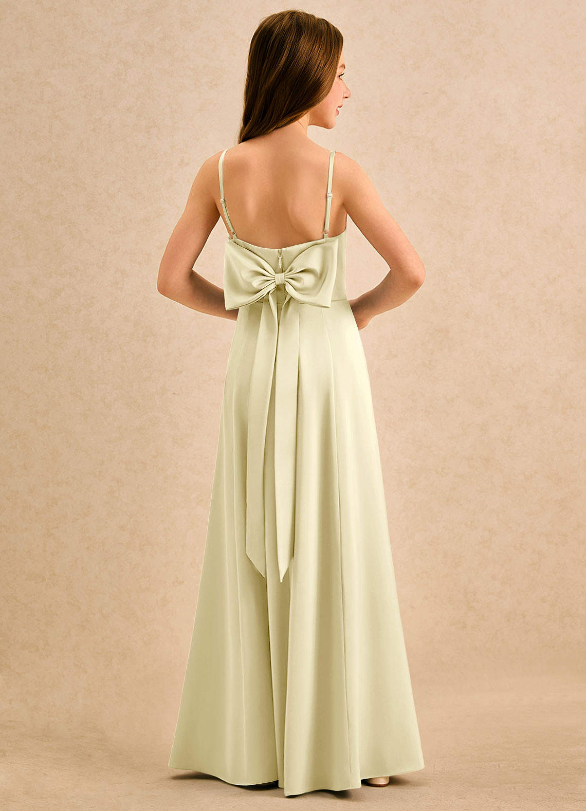 Azazie Chamomile Girls Formal Robe Demoiselle D'honneur Fillette Robe Trapèze en Satin extensible Plissée Sorbet Citron image1