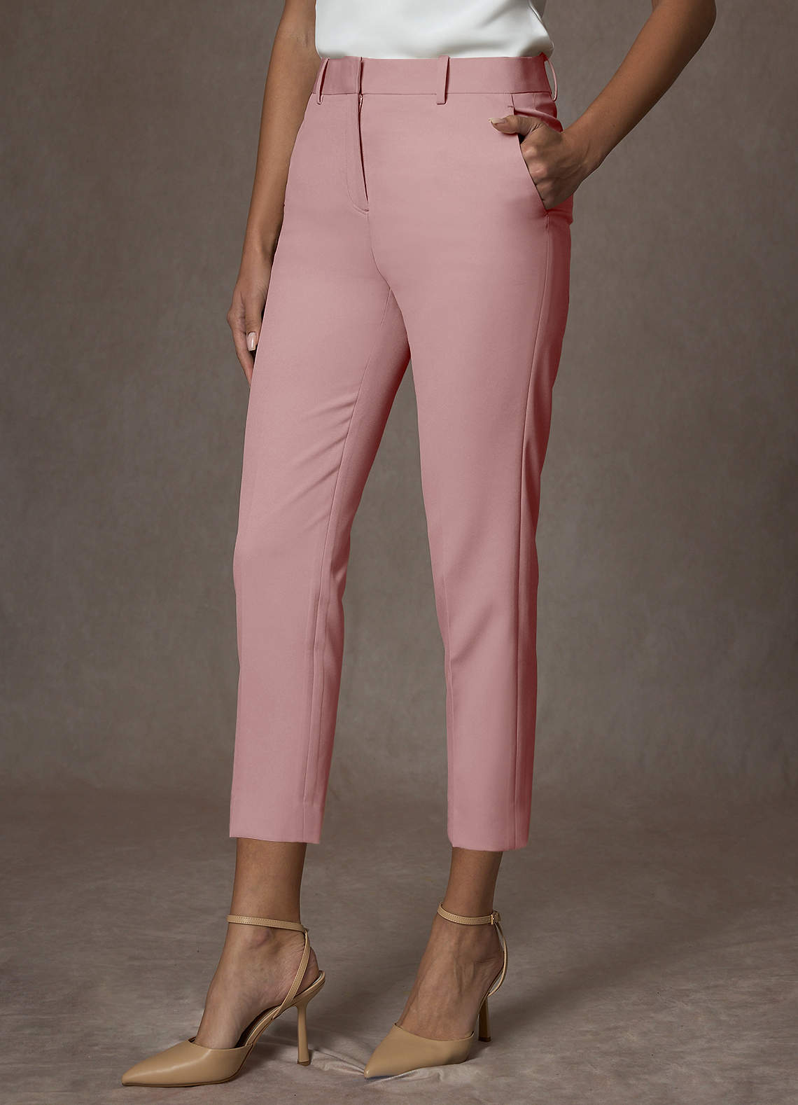 front Whitney Rosa Empoeirada Calça social cropped estruturada e elástica