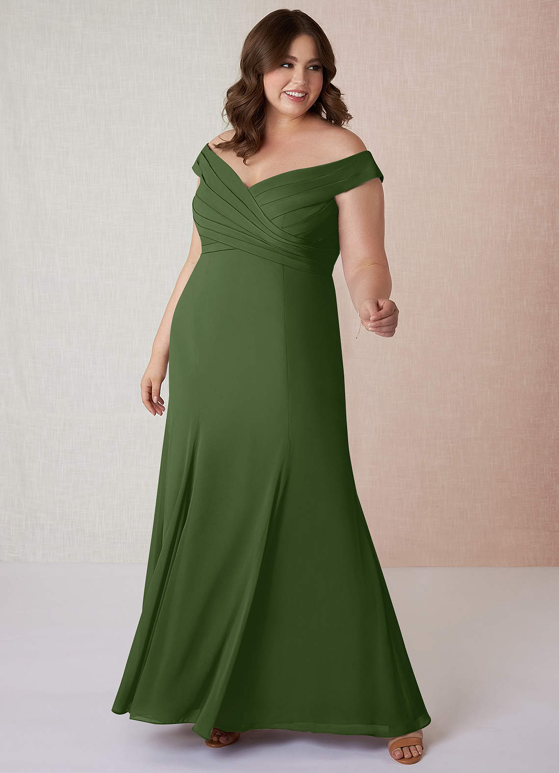 Azazie Lecia Vestidos de damas de honor Vestido de Oliva de Gasa de Imperio Convertible con Plisado fuera del hombro image1