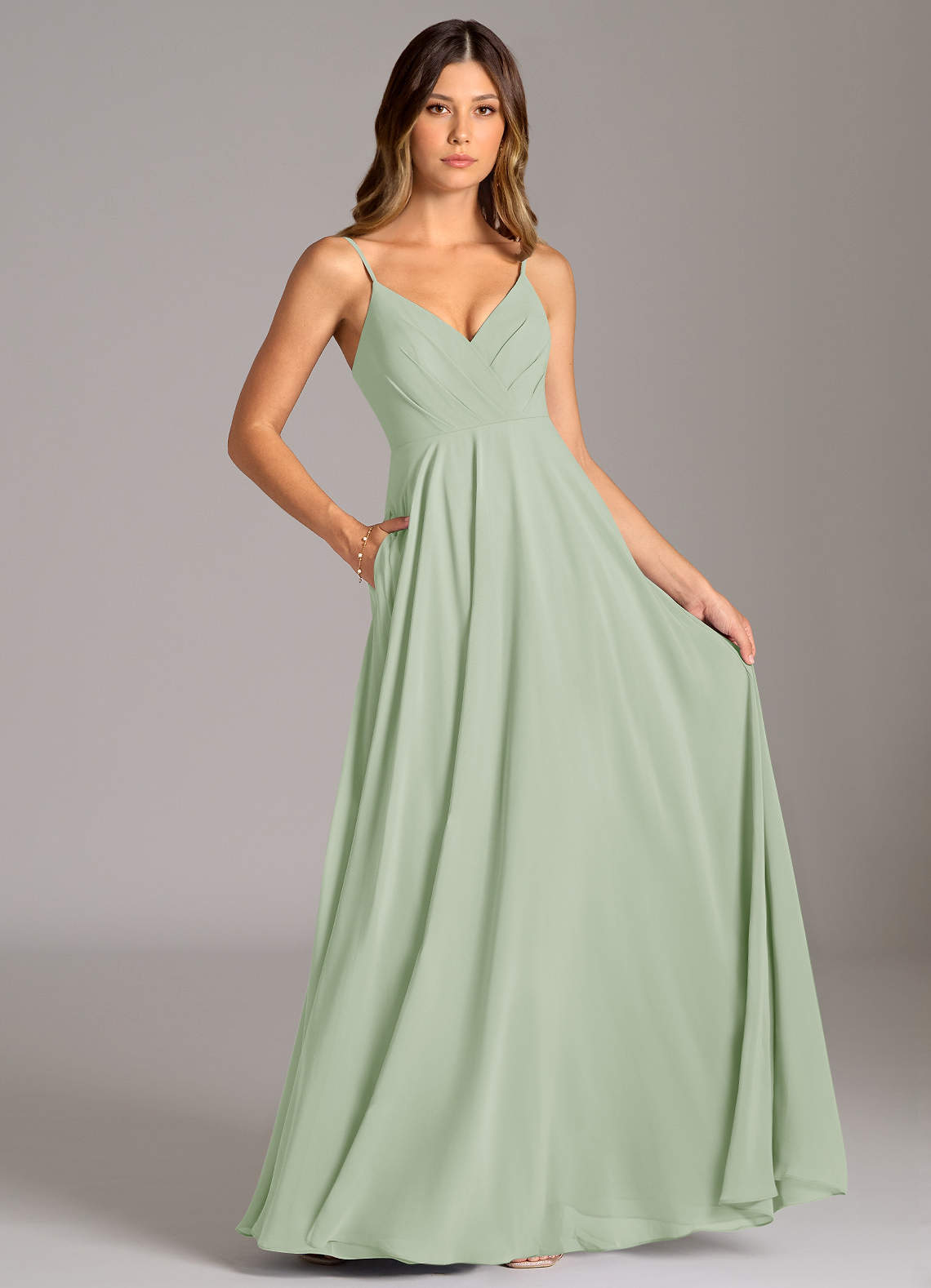 Azazie Amani Robes de demoiselle d'honneur Robe Trapèze en Mousseline de soie Plissée Vert Sauge image5