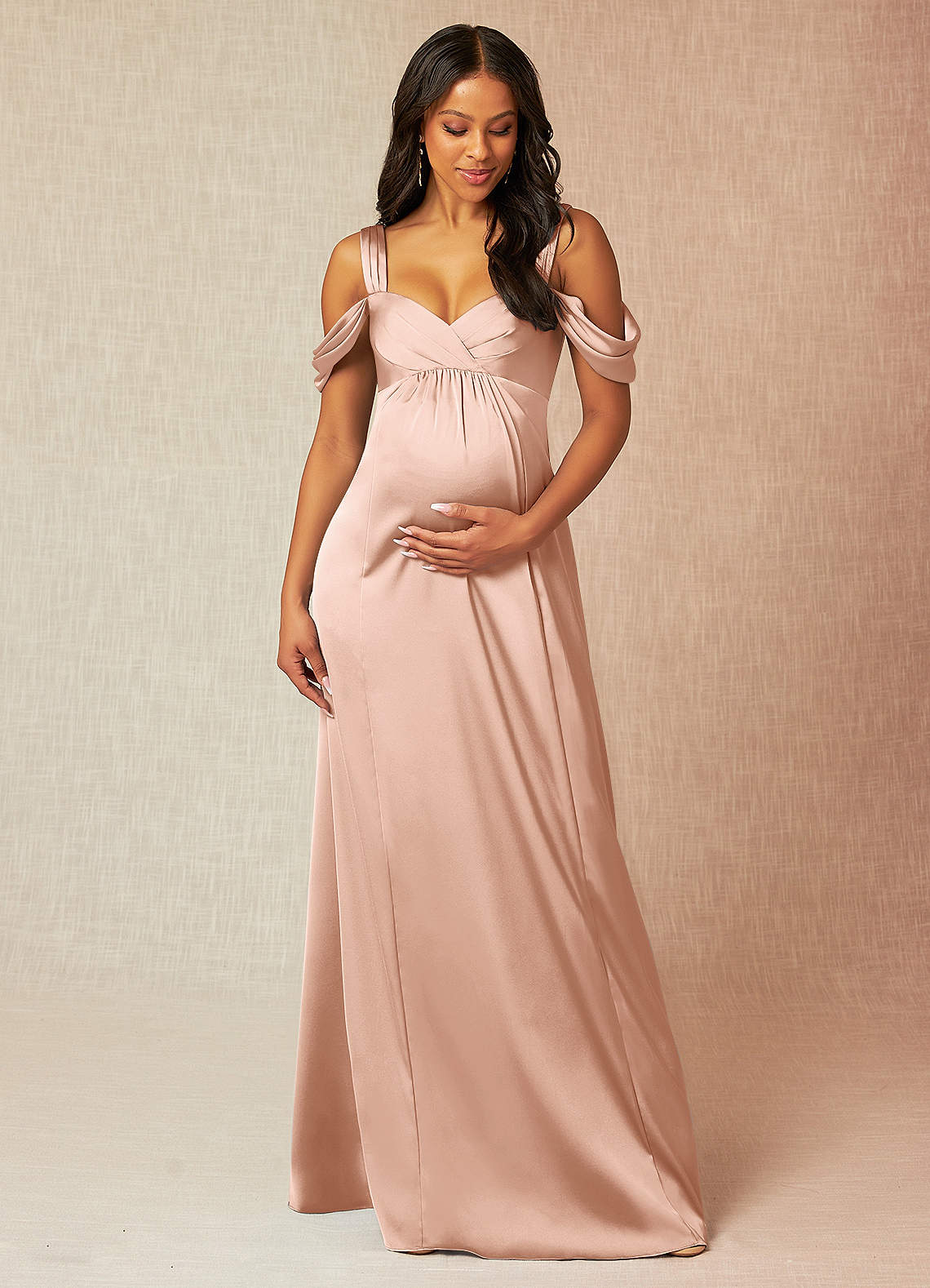 Azazie Rhea Abiti da damigella d'onore premaman Abito A-Line Plissettato a Spalla Scoperta Raso Elasticizzato Floor-Length image1