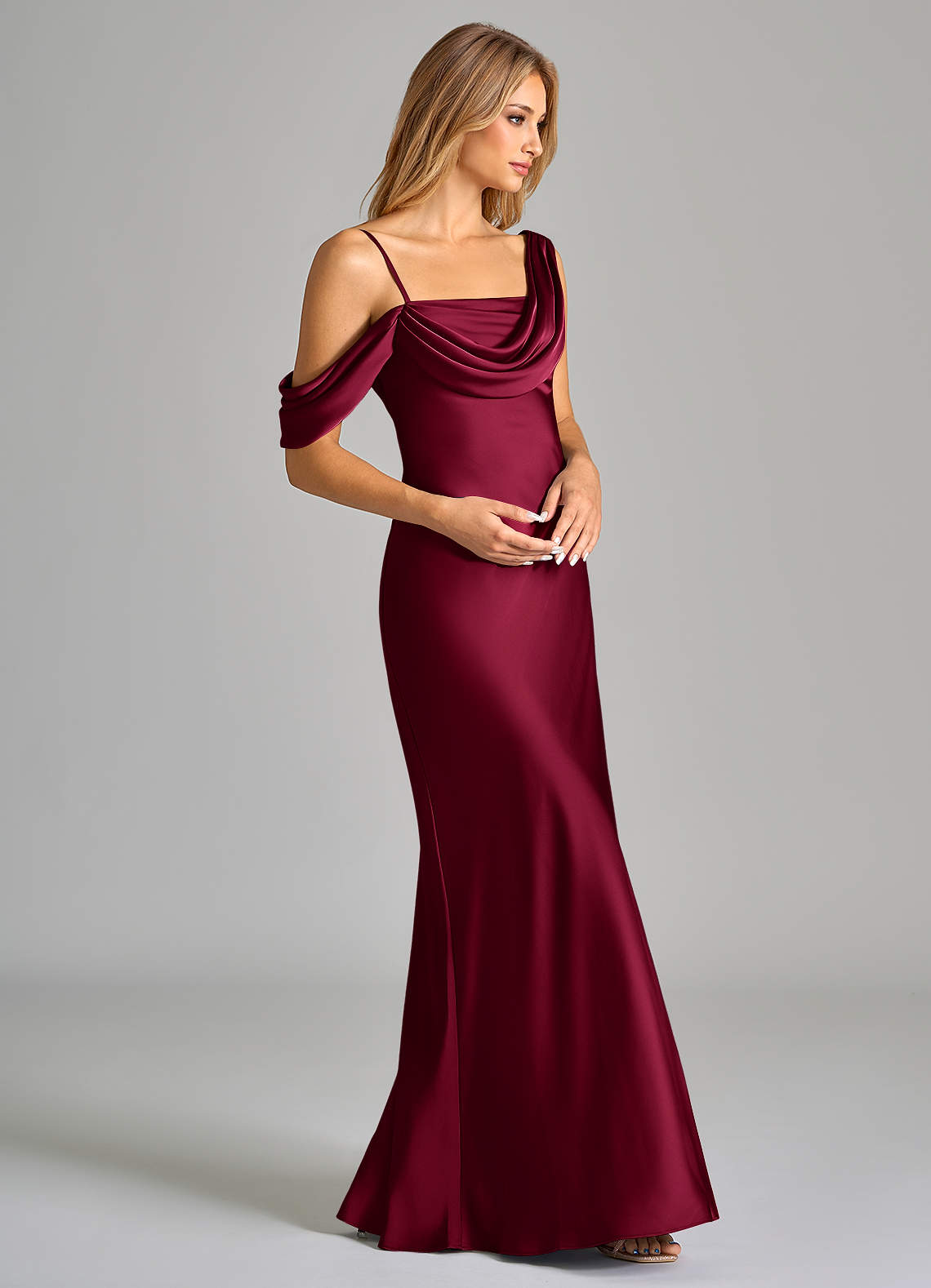 Azazie Celina Vestidos de madrinha de casamento Vestir Borgonha de Cetim elástico de Bainha com Fora do ombro image5