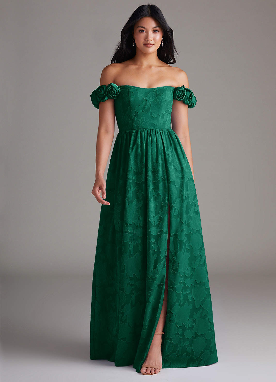 Azazie Autumn Robes de demoiselle d'honneur Robe Trapèze Convertible en Blumen-Burnout Épaule décolletée émeraude image1