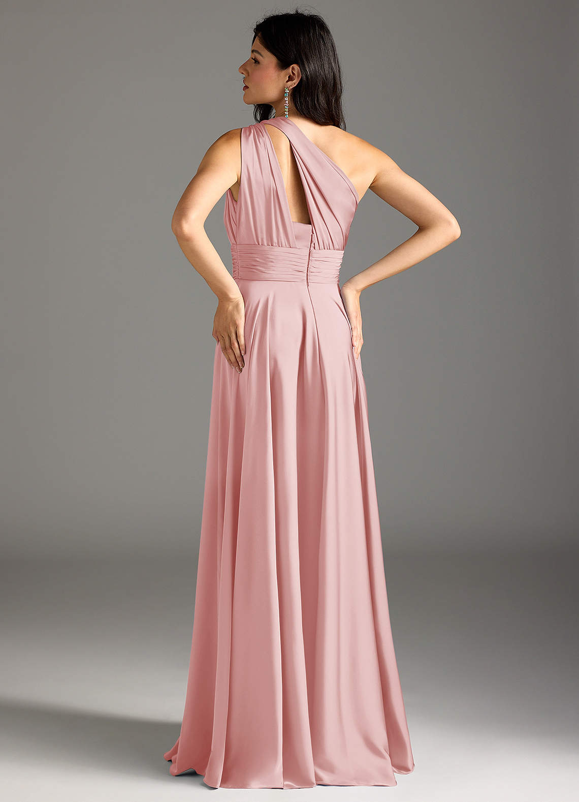 Azazie Charlize Robes de demoiselle d'honneur Robe Trapèze en Satin extensible Une épaule Rose Poudré image5