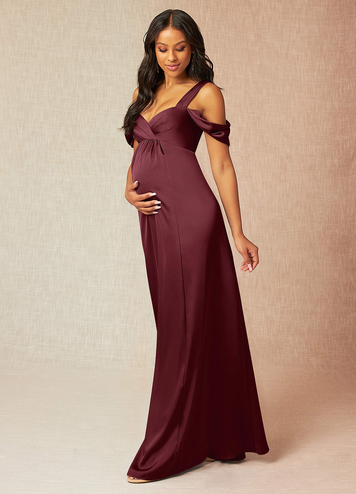 Azazie Rhea vestidos de dama de honor de maternidad Vestido de Corte En A Off The Shoulder Plisado Hasta el suelo Satén Elástico image2