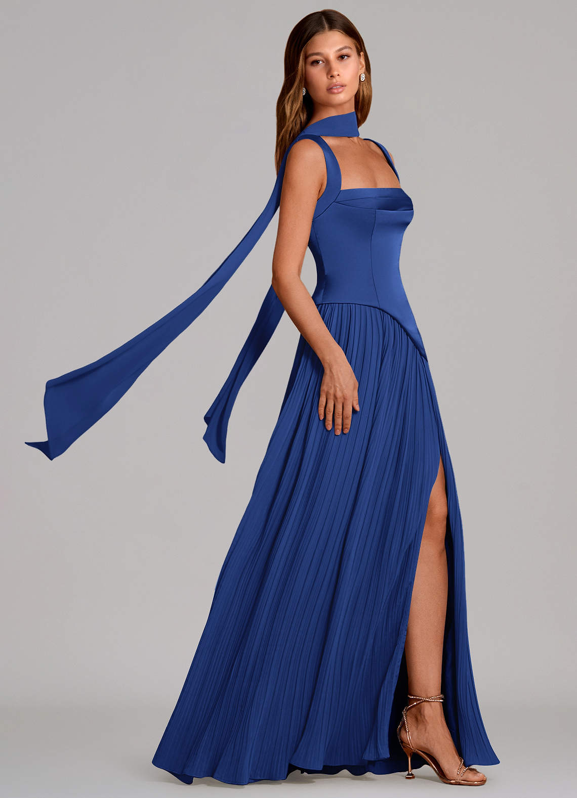 Azazie Stephanie Vestidos de madrinha de casamento Vestido Royal Blue de Cetim elástico de Linha A com Plissado image2