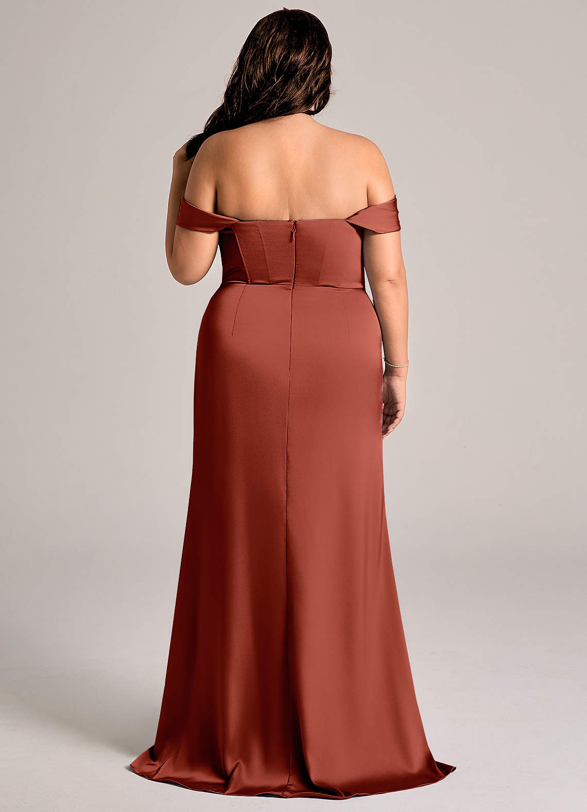Azazie Johana Robes de demoiselle d'honneur Robe Sirène Convertible en Satin extensible Épaule décolletée Terracotta image8