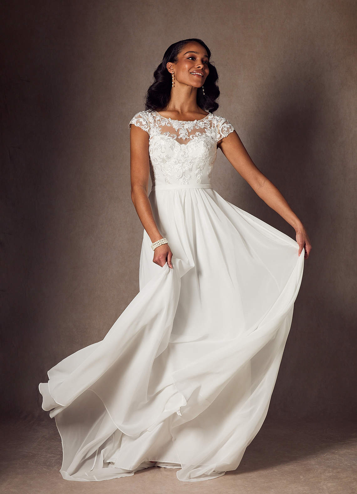 Azazie Brynslee Abiti da Sposa Abito A-Line in Chiffon con Scollo a U e Paillettes Bianco Diamante image6